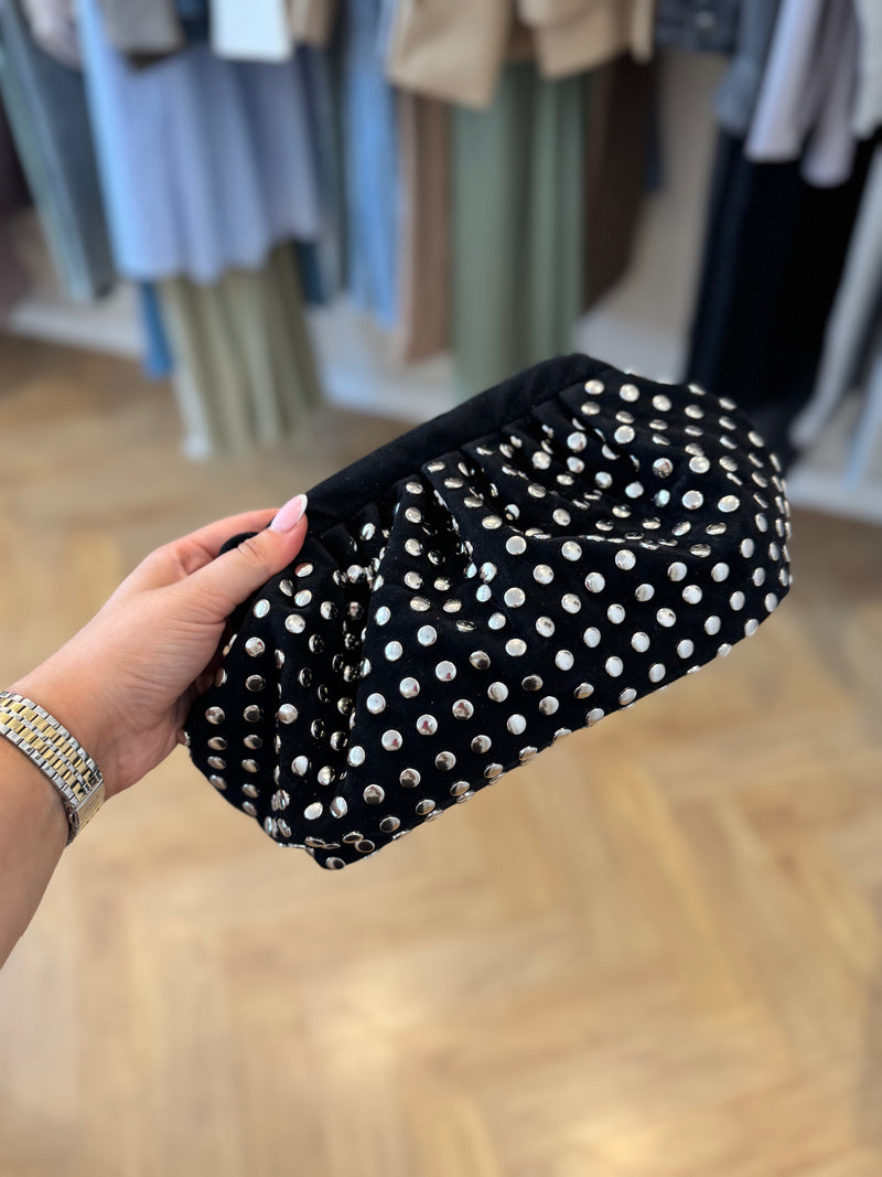 POCHETTE CLOUTÉE