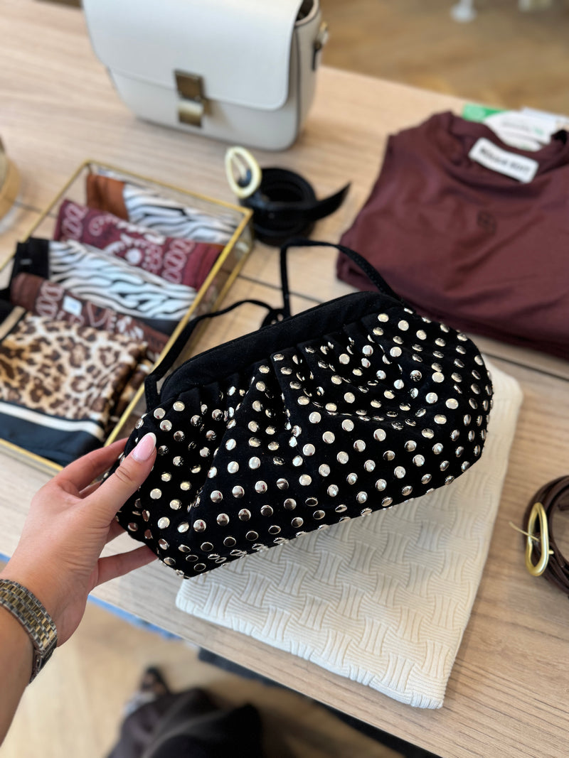 POCHETTE CLOUTÉE