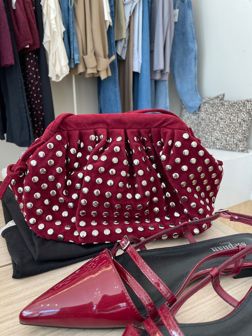 POCHETTE CLOUTÉE BORDEAUX